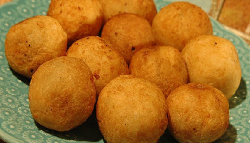Bolinho de Mandioca Bolinho de Mandioca