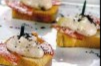Mini Torradas com Pasta de Figo e Salaminho