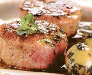 Hambúrguer de cordeiro com molho de hortelã