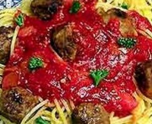 Macarronada ao Molho de Almôndegas