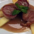 Medalhão de suíno com molho escuro