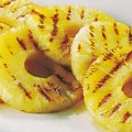 Abacaxi Grelhado com Calda de Chocolate