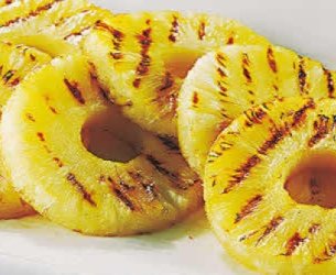 Abacaxi Grelhado com Calda de Chocolate