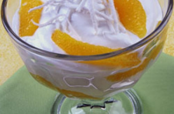 Taça de merengue, coco e laranja