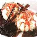 Sorvete de Tapioca com Calda de Vinho e Ameixa