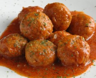 Almôndegas de vitelo ao molho de tomate