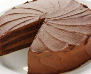 Bolo de Chocolate com Recheio Cremoso