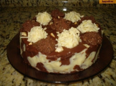 Bolo Trufado de Brigadeiro Branco e Preto | Vitoria Eugenia Lamas