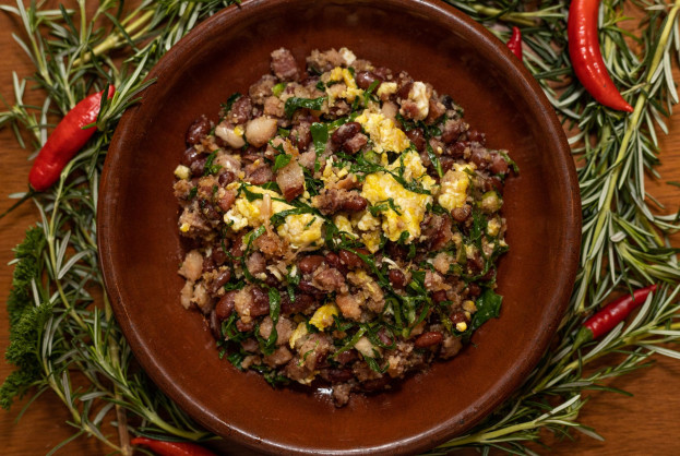 Feijão Tropeiro com Lombo Feijão Tropeiro com Lombo