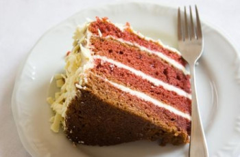 Bolo Aveludado Vermelho (Red Velvet Cake)