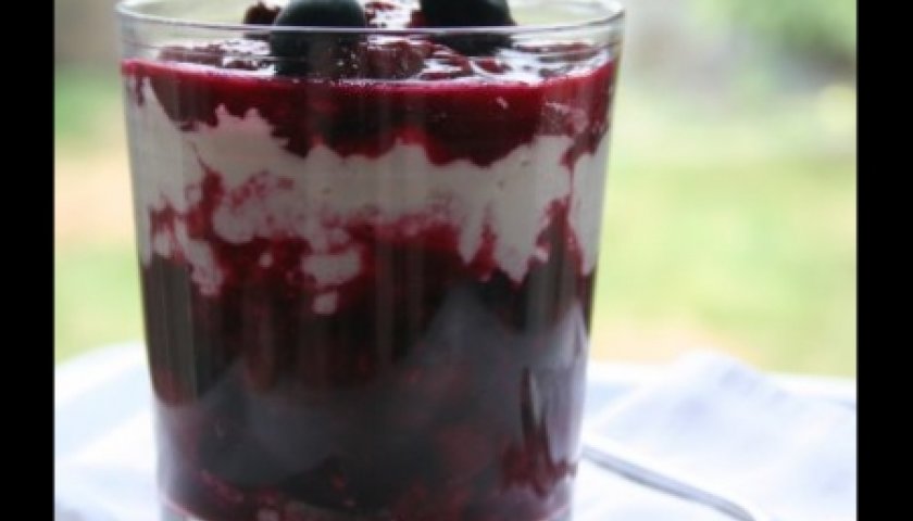 Compota de frutas vermelhas e creme mascarpone Compota de frutas vermelhas e creme mascarpone