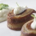 Petit Gâteau de Goiaba com calda de requeijão