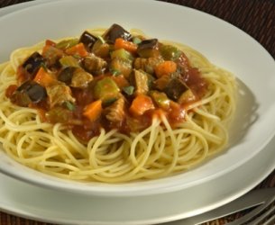 Espaguete ao Molho de Berinjela com Carne