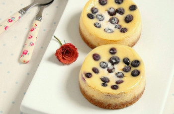 Mini Cheesecakes de Baunilha e Mirtilos