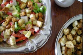 Salada de Kani, manga e abacaxi