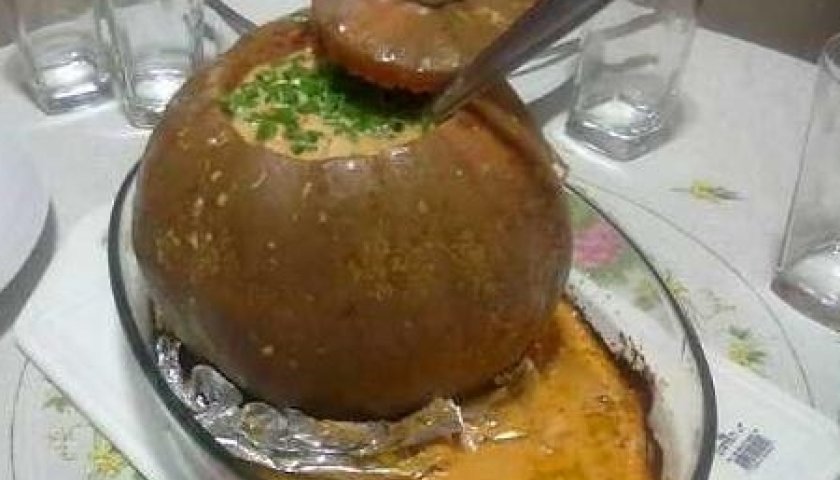 Abóbora Recheada com Estrogonofe de Frango Abóbora Recheada com Estrogonofe de Frango