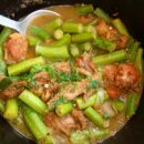 Frango com quiabo à mineira Frango com quiabo à mineira