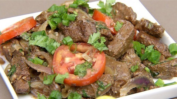 Picadinho de Fígado Acebolado Picadinho de Fígado Acebolado