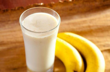 Vitamina de banana e farinha láctea