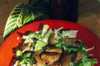 Salada Verde com Fígado de Galinha ao Marsala