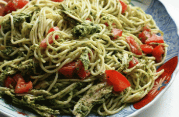 MASSA - Spaghetti com Molho de Salsinha e Nozes