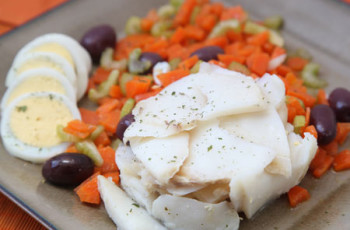Salada de Bacalhau com Salsão e Azeitonas