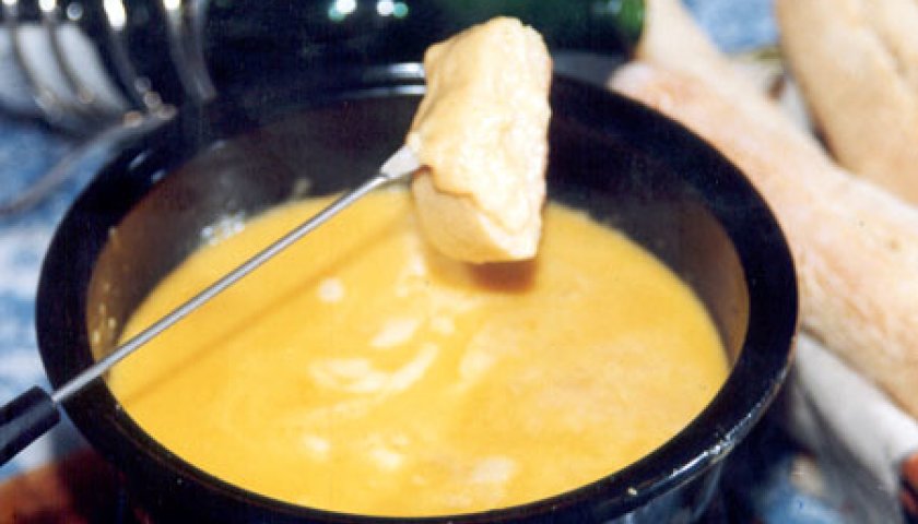 Como fazer Fondue de Queijo Como fazer Fondue de Queijo