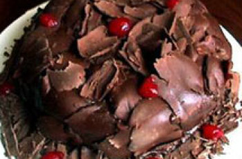 Bolo Mousse de Chocolate com Nozes