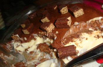 Torta Gelada de Bis e Chocolate Meio Amargo