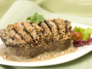 Filé assado ao pesto de ervas