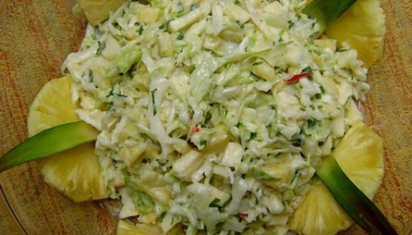 Salada de Repolho com Abacaxi