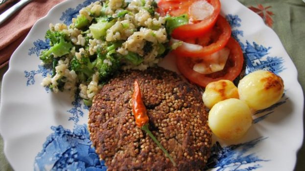 Hamburguer de feijão preto com quinoa