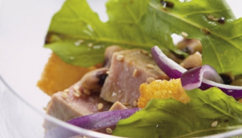 Atum fresco com Salada de Feijão Fradinho e Rúcula Atum fresco com Salada de Feijão Fradinho e Rúcula