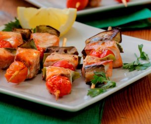 Espetinho de Salmão e Vegetais