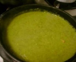 Creme de ervilha com cheiro verde e bacon