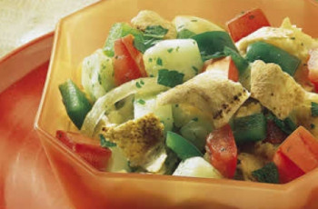 Salada de Alface com Pepino e Pão Sírio