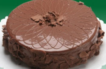Torta Gelada de Chocolate com Doce de Leite