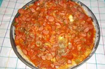 Pizza de Salsisha e Queijo Parmesão Ralado