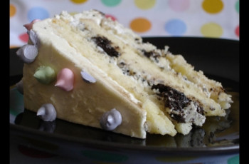 Torta com Recheio de Cookies and Cream