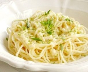 Espaguete ao Limão, Parmesão e Manjericão