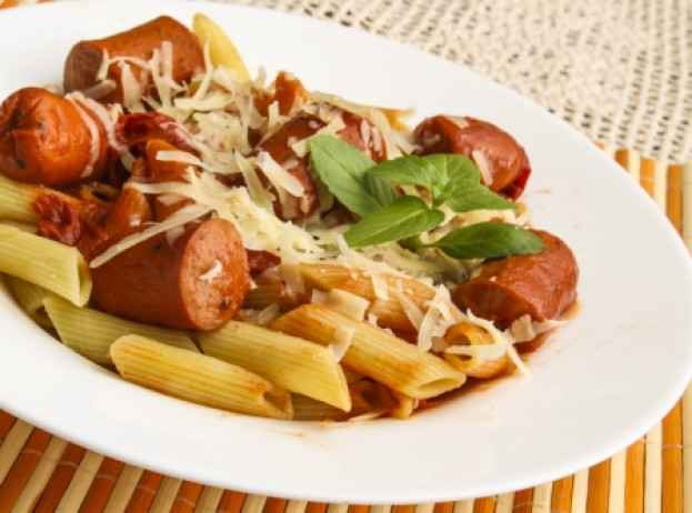 Macarrão com salsicha Macarrão com salsicha