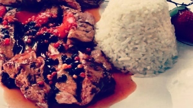 Filé Mignon ao Molho de Morangos com Pimentas