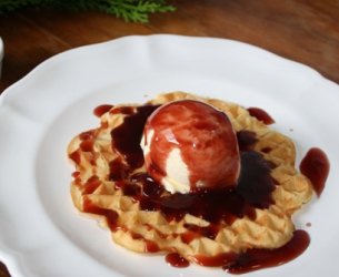 Waffle Crocante com Calda Deliciosa