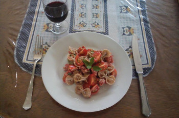 Macarrão Integral com Linguiça e Tomate Cereja