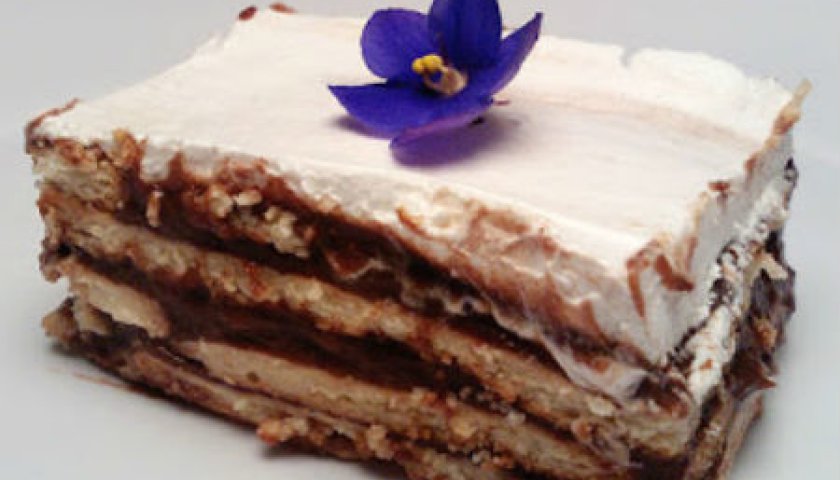 Pavê de Biscoito Maizena com Dois Cremes Pavê de Biscoito Maizena com Dois Cremes