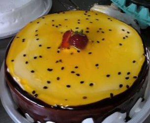 Torta de Chocolate com Cobertura de Maracujá