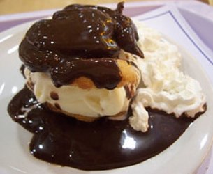 Profiteroles com Creme de Baunilha