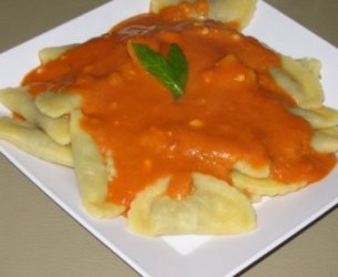 Raviolli com Molho de Tomate e Gorgonzolla