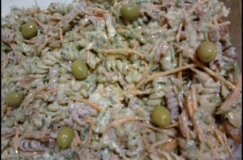Salada de Macarrão Refrescante com Atum