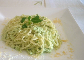 Macarrão Light com Pesto e Ricota